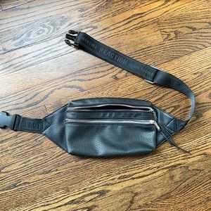 Kenneth Cole Reaction Fanny Pack